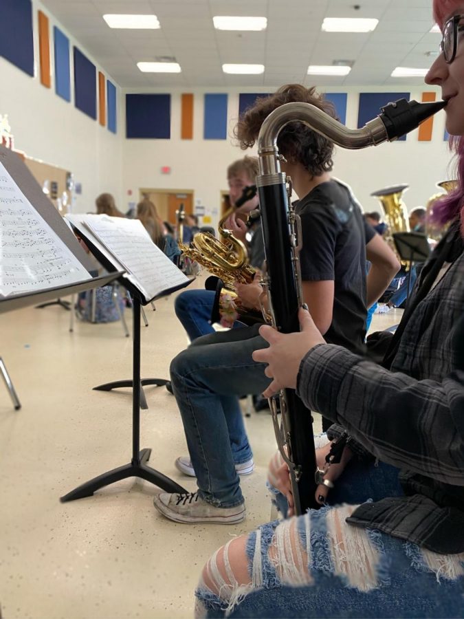 Senior Abby Arnold and sophomore Caden Murray rehearse for the spring performance
