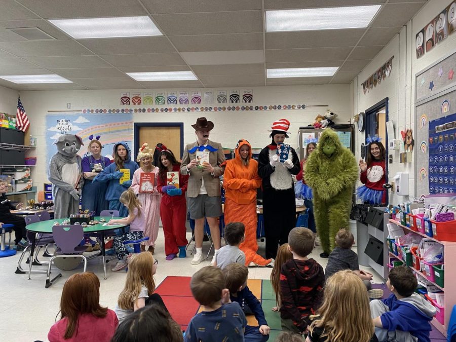 Students visit EECC to read Dr. Seuss books to kids