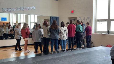 Senior Choralier members practicing for the cabaret