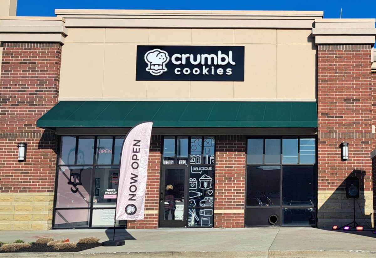 Crumbl+Cookie+store-front+photo